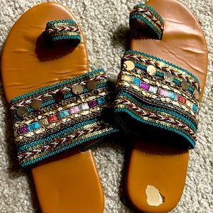 Beach leather sandals,green shades,there is a small repped, fun to wear. Size 40